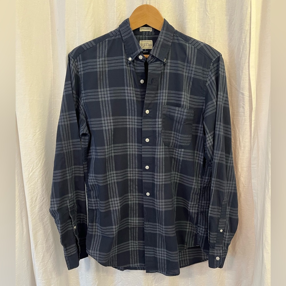 J.Crew Navy Plaid Long Sleeved Button front Shirt. Size Small, Classic Fit.